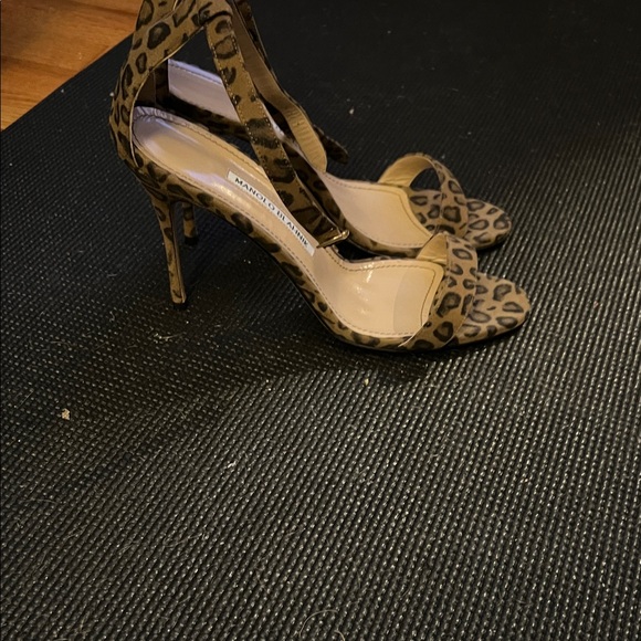 Manolo Blahnik Brown Leopard Print Heels - Picture 3 of 3